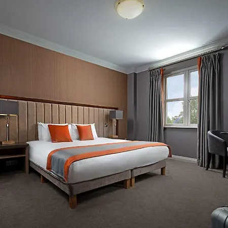 Hotel The 4*