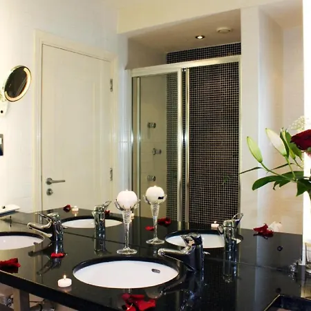 Hotel The 4*