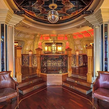 Hotel The 4*